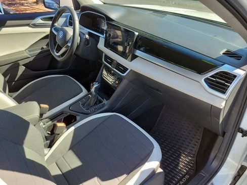 Certified 2025 Volkswagen Taos SE image 7