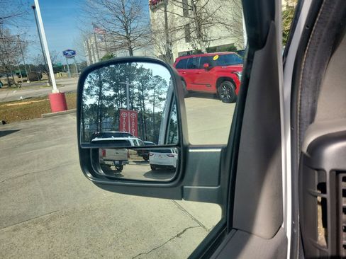 Used 2021 Chevrolet Express 3500 LT w/ LT Preferred Equipment Group image 12