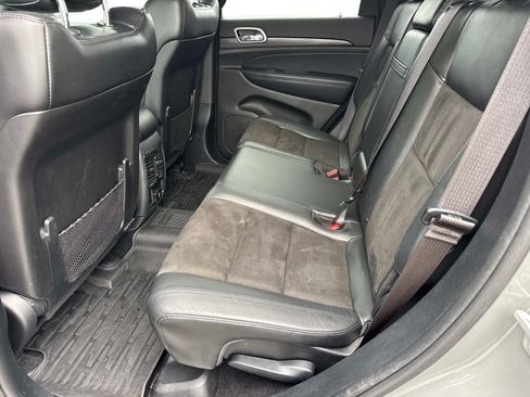 Used 2020 Jeep Grand Cherokee Altitude AWD/4WD image 15
