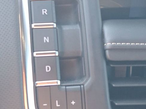 Certified 2024 Chevrolet Suburban Premier image 41