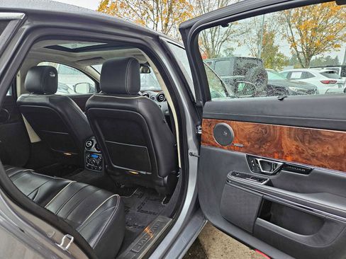 Used 2015 Jaguar XJ L Portfolio image 28