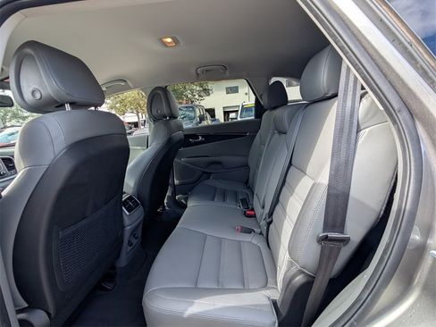Used 2016 Kia Sorento EX image 12