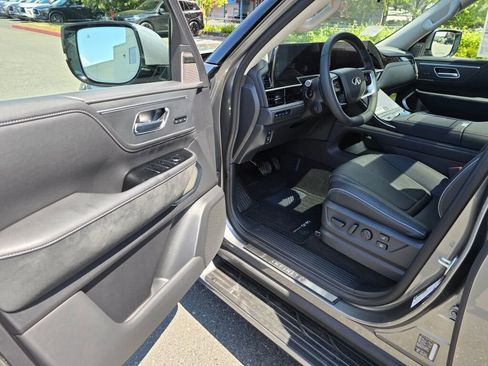 New 2025 INFINITI QX80 Sensory image 20