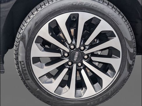 Used 2024 Lincoln Navigator L Reserve AWD/4WD image 25