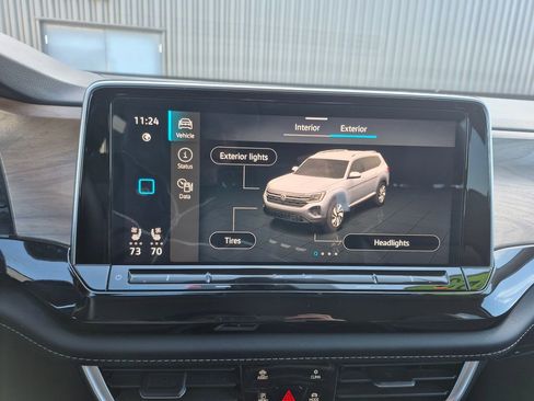 Used 2025 Volkswagen Atlas SE image 19