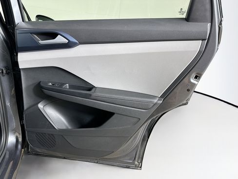 Used 2024 Volkswagen Taos SE image 28