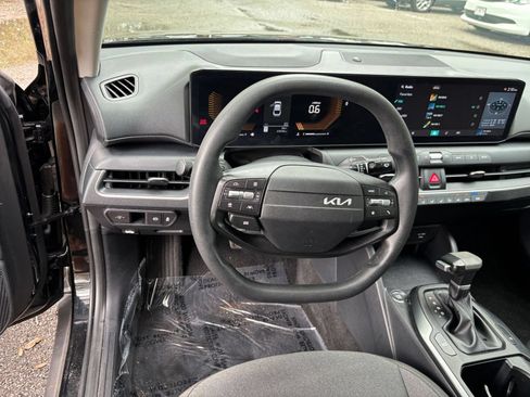 Used 2025 Kia K4 FWD image 32