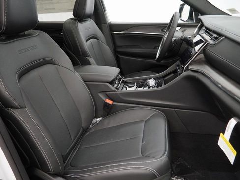 New 2025 Jeep Grand Cherokee Overland image 35