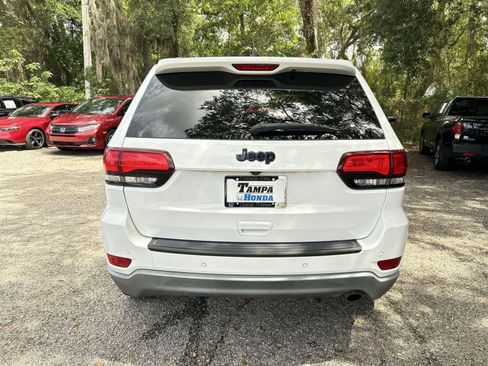 Used 2019 Jeep Grand Cherokee Laredo RWD image 7