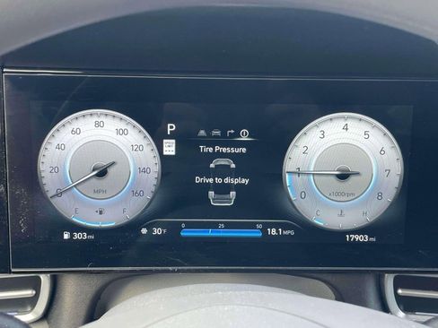 Certified 2024 Hyundai Elantra SEL image 24