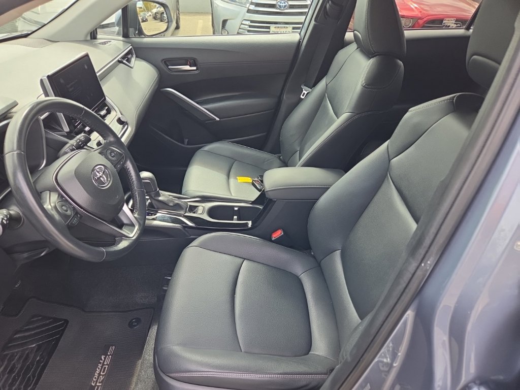 Used 2023 Toyota Corolla Cross XLE w/ Convenience Package AWD/4WD image 10