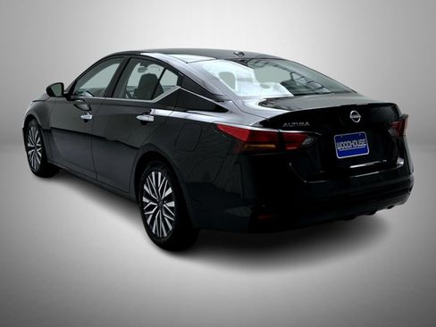 Used 2025 Nissan Altima 2.5 SV FWD image 7