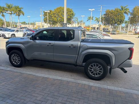 Used 2025 Toyota Tacoma Limited image 10