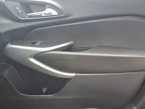 Used 2026 Chevrolet Trax LS FWD image 23