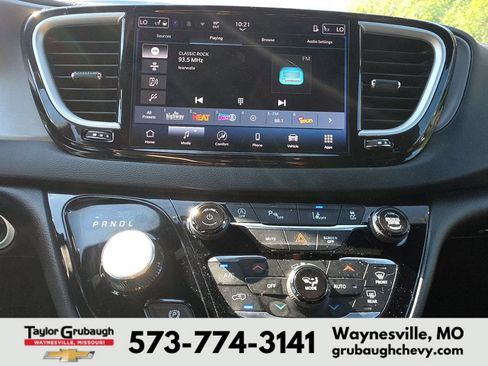 Used 2025 Chrysler Pacifica Select FWD image 10