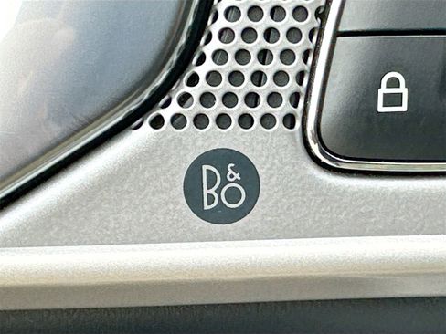 Used 2022 Ford Explorer Limited w/ Equipment Group 301A image 19