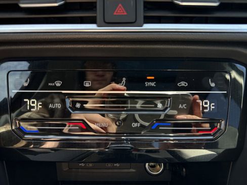 Used 2025 Volkswagen Taos SE image 21