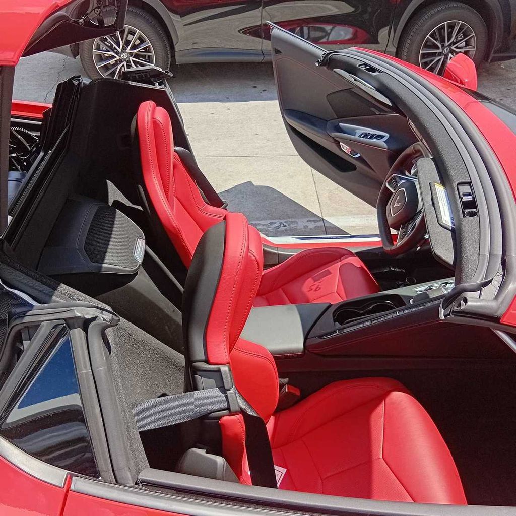 Used 2021 Chevrolet Corvette Stingray Convertible w/ Z51 Performance Package RWD image 6