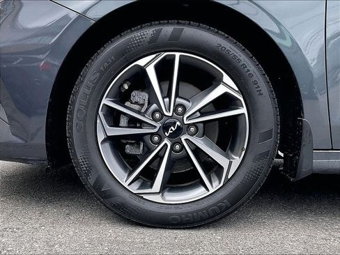 Used 2023 Kia Forte LXS w/ LXS Technology Package FWD image 7