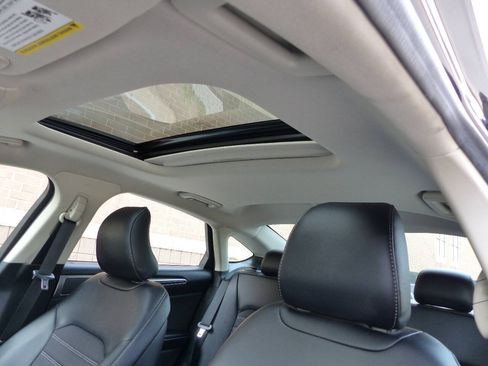 Used 2017 Ford Fusion SE w/ Equipment Group 201A FWD image 38