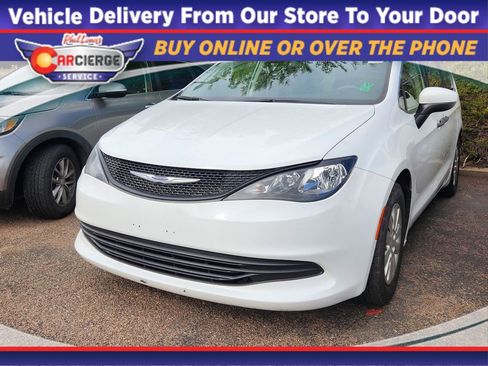 Used 2020 Chrysler Voyager L FWD image 1