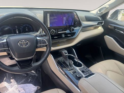 Used 2023 Toyota Highlander Limited AWD/4WD image 10