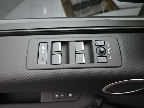 New 2026 Land Rover Discovery Limited Edition AWD/4WD image 22