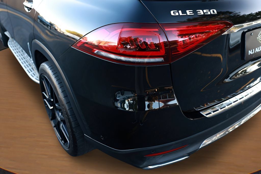 Used 2020 Mercedes-Benz GLE 350 4MATIC w/ 3rd Row Seat Package image 9