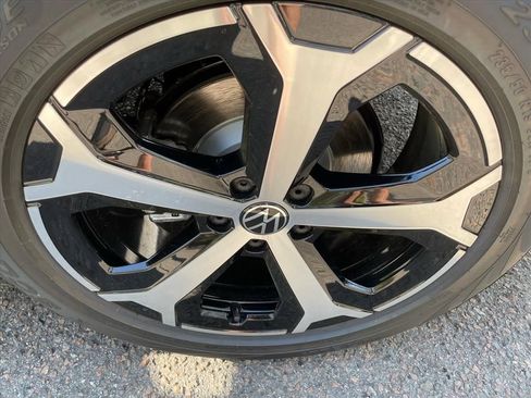 New 2026 Volkswagen Tiguan SE FWD image 18
