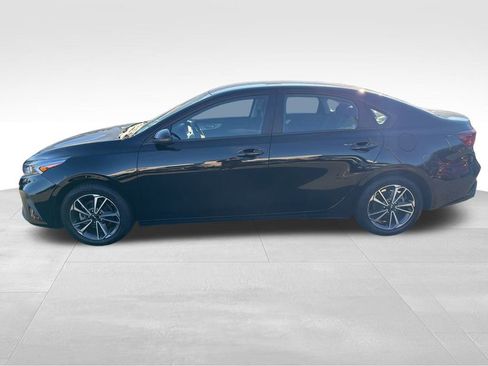 Used 2023 Kia Forte LXS w/ LXS Technology Package image 4