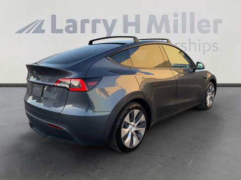 Used 2023 Tesla Model Y 2WD image 5