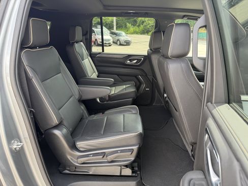 Used 2023 GMC Yukon XL SLT AWD/4WD image 10