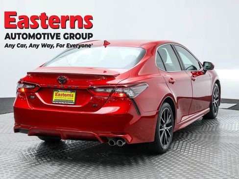 Used 2021 Toyota Camry SE w/ Cold Weather Package image 5
