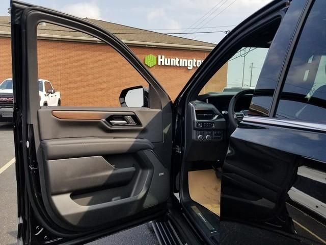 New 2026 GMC Yukon Denali w/ Denali Reserve Package AWD/4WD image 6
