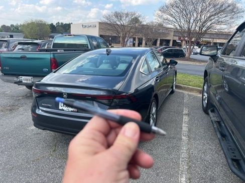 Used 2023 Honda Accord LX image 10