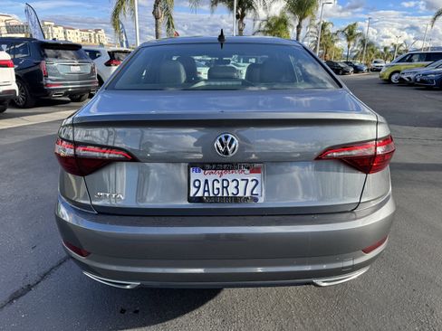 Used 2021 Volkswagen Jetta R-Line image 9