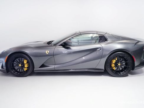 Used 2021 Ferrari 812 GTS RWD image 5