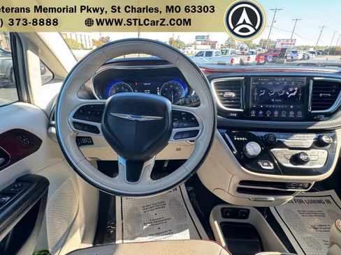 Used 2020 Chrysler Pacifica Limited image 11