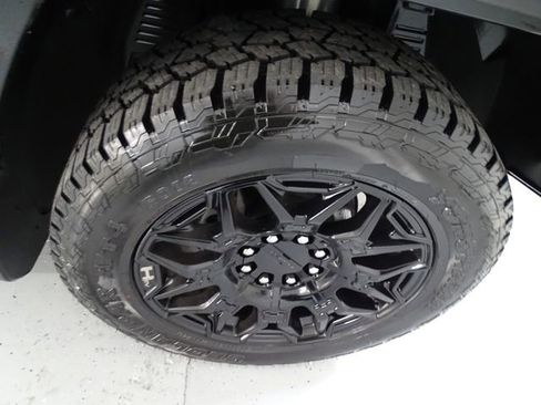 Used 2025 GMC Hummer EV 2X w/ LPO, Sport Package AWD/4WD image 31