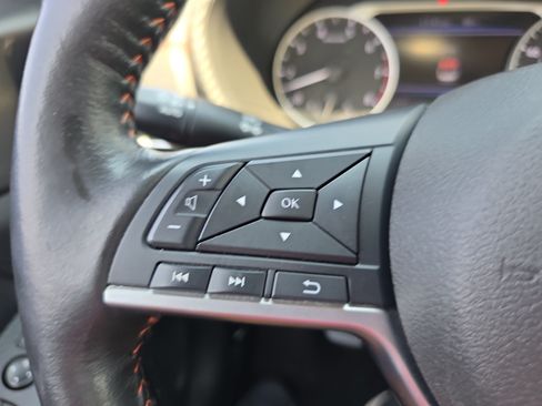 Used 2025 Nissan Sentra SR w/ SR Premium Package FWD image 11