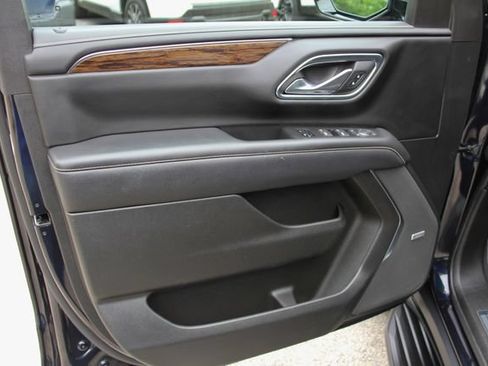 Used 2023 Chevrolet Suburban Premier AWD/4WD image 17