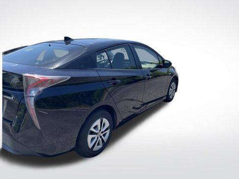 Used 2017 Toyota Prius Three FWD image 3