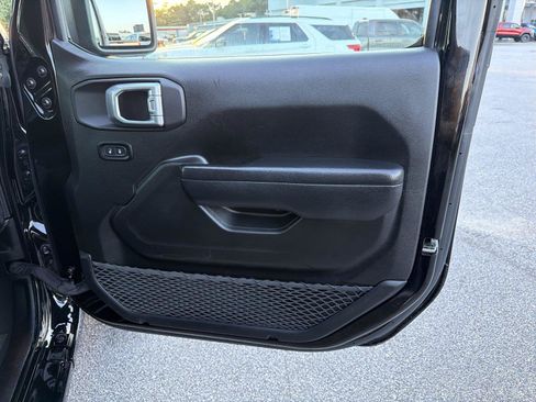 Used 2025 Jeep Wrangler Unlimited Sport AWD/4WD image 13