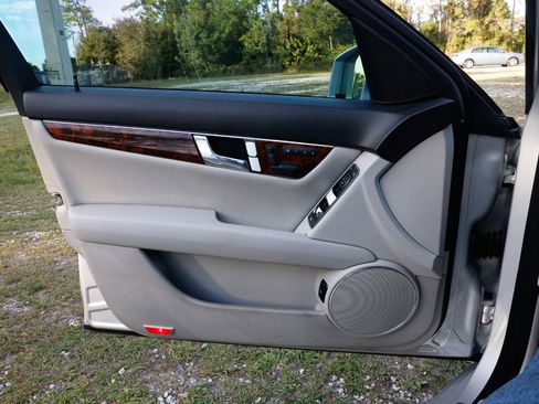 Used 2010 Mercedes-Benz C 300 Sedan image 36