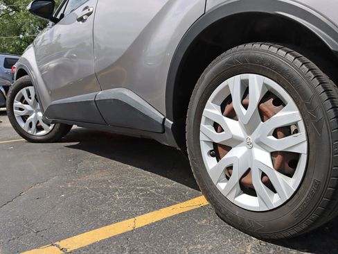 Used 2019 Toyota C-HR LE image 13