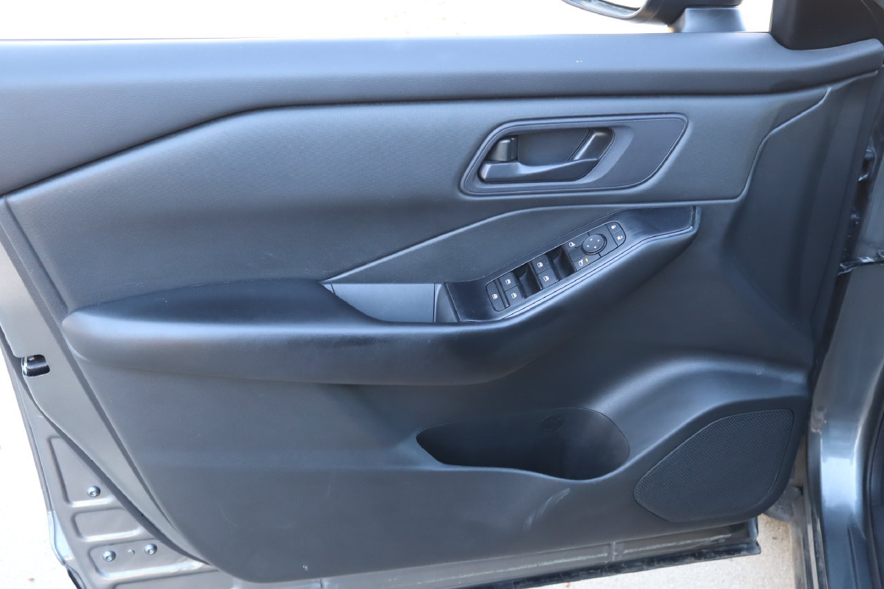 Used 2024 Nissan Rogue S AWD/4WD image 19