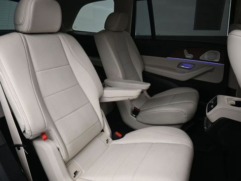 Used 2022 Mercedes-Benz GLS 450 4MATIC image 25