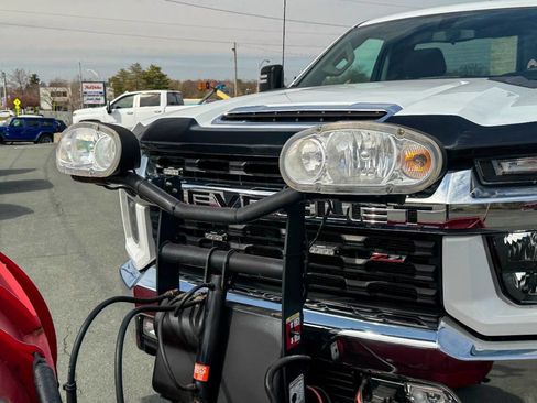 Used 2022 Chevrolet Silverado 3500 LT w/ Convenience Package image 10