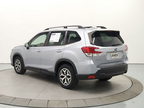 Used 2021 Subaru Forester Premium image 5