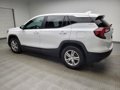 Used 2023 GMC Terrain SLE image 3
